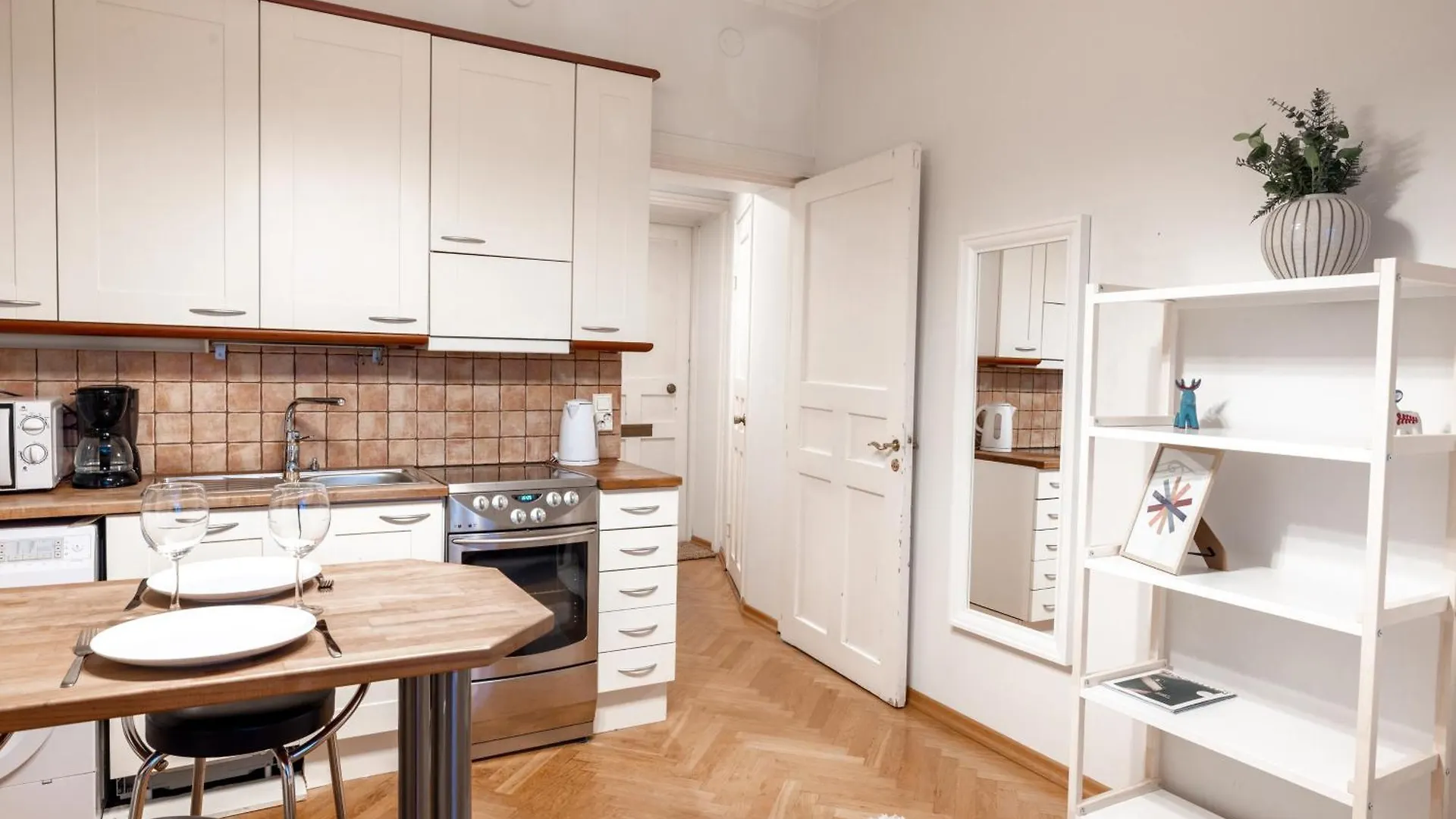 2Ndhomes Compact Top Floor Studio In Erottaja Хельсинки Апартаменты